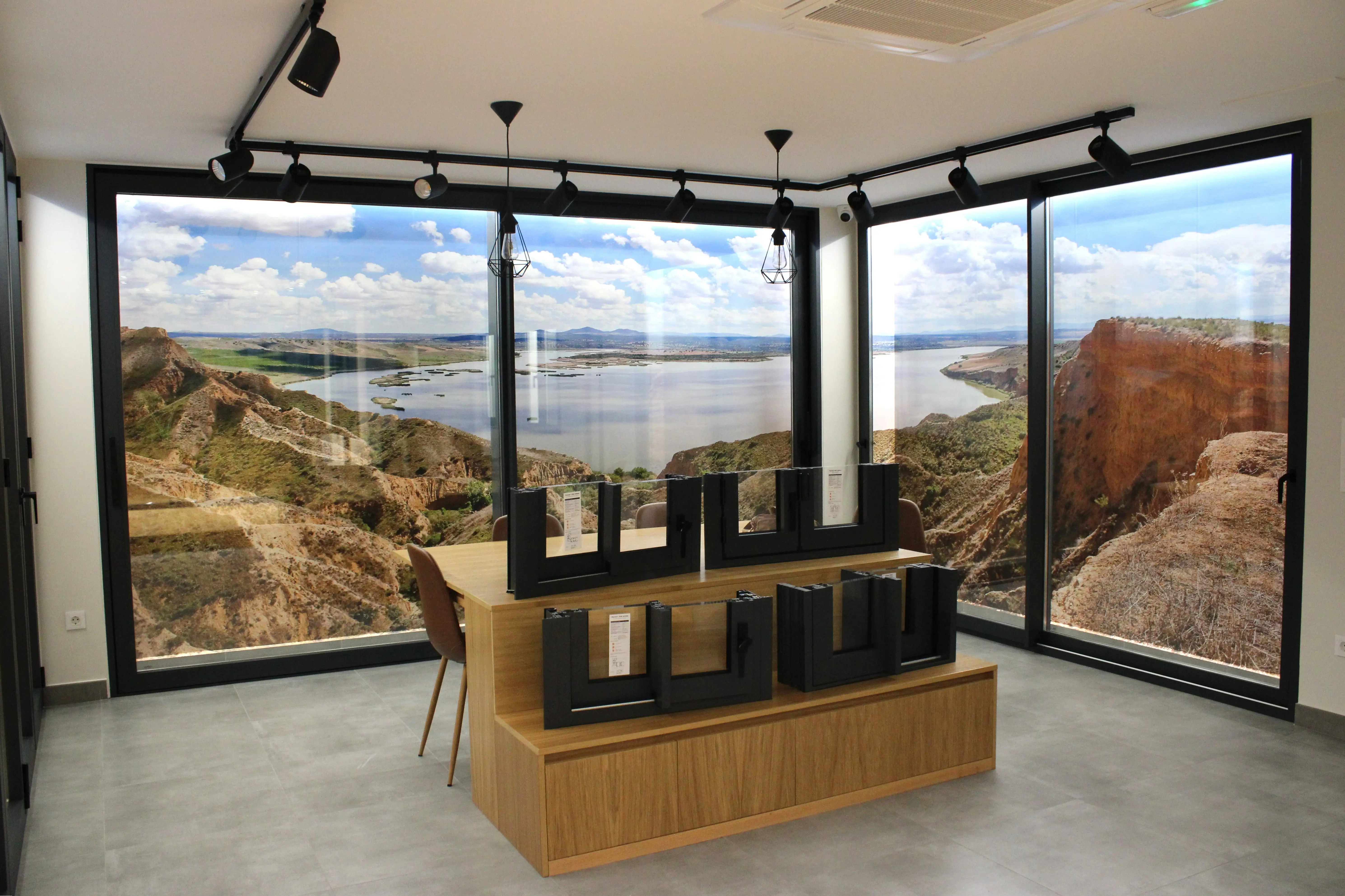 Sistemas y acabados del showroom Ribatech